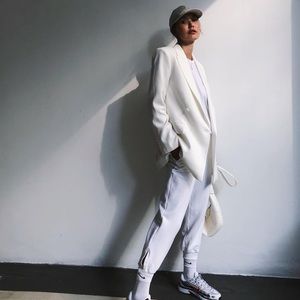 Brand new with tag Frankie shop Elveria blazer color : White, size XS/S,